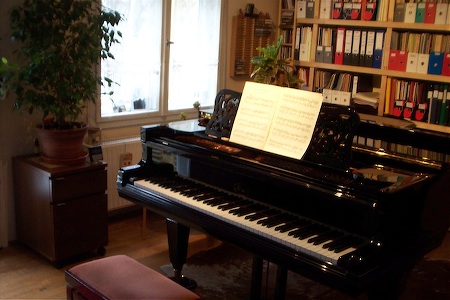 Unterrichtsraum mit Flügel